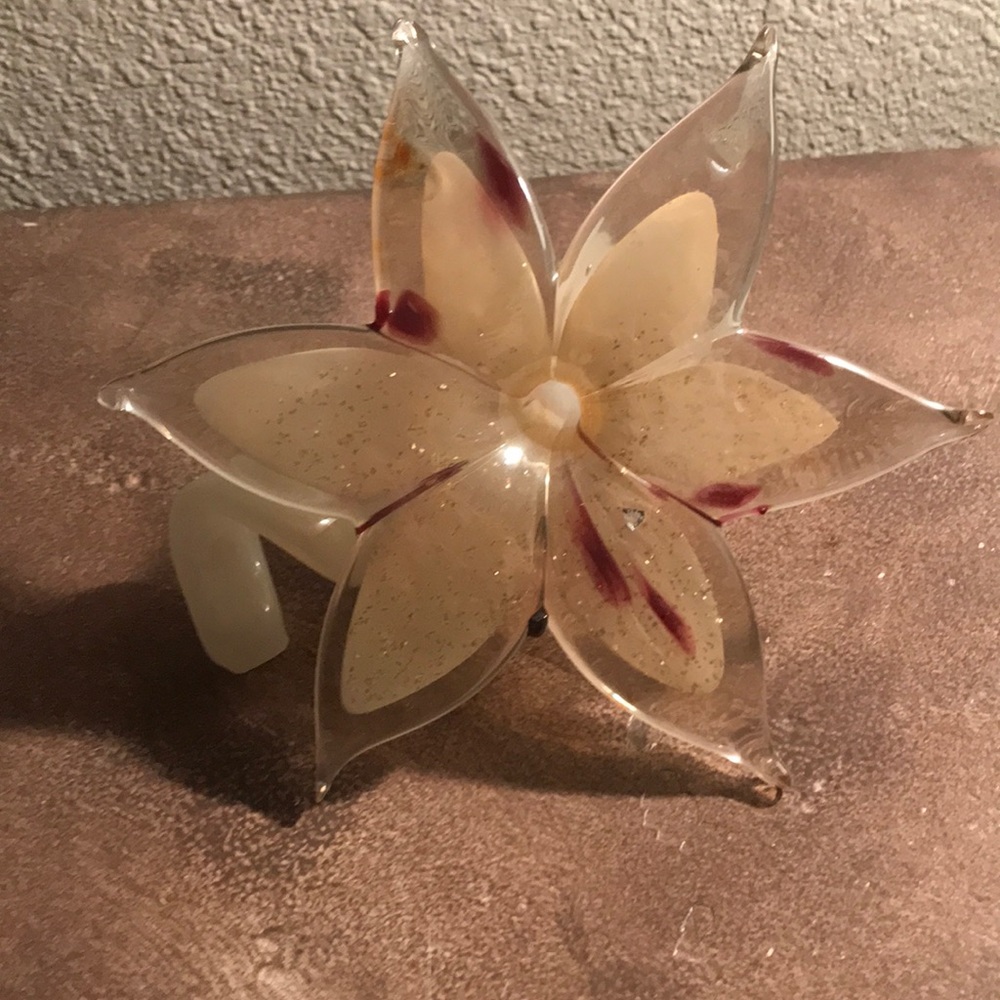 Gorgeous glass blown flower - Picture 1 of 5